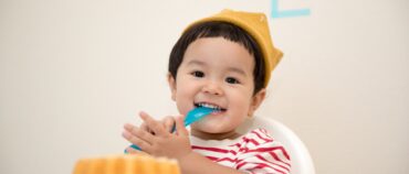 When do baby teeth fall out?